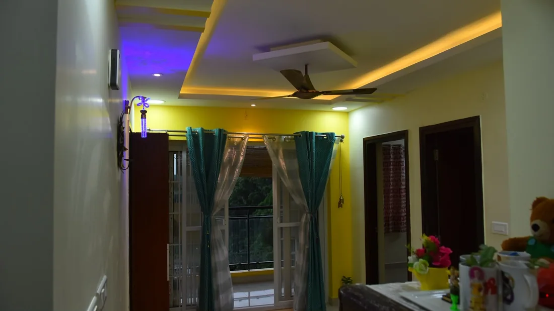 Finished living space with recessed ceiling lighting